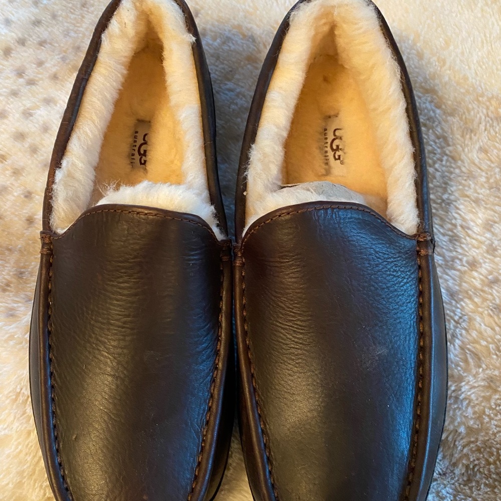 Men’s UGGS Ascot Leather Slippers